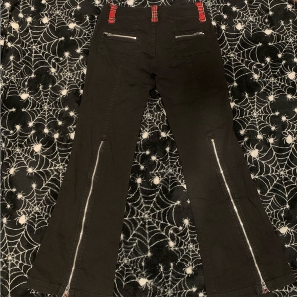 Lip Service Major ISO - Picture 12 of 13